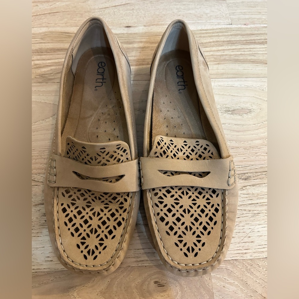 Earth leather loafers size 9.5 W
